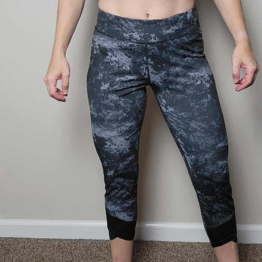 🏋️‍♀️ Nieman Marcus Capri Workout legging